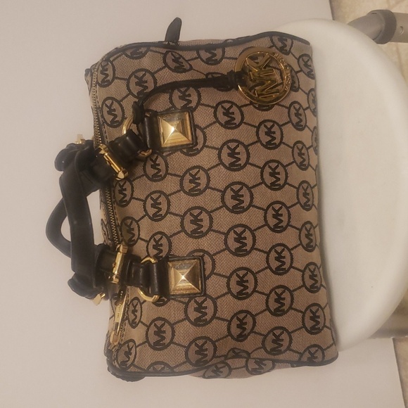 Michael Kors purse - Picture 1 of 15